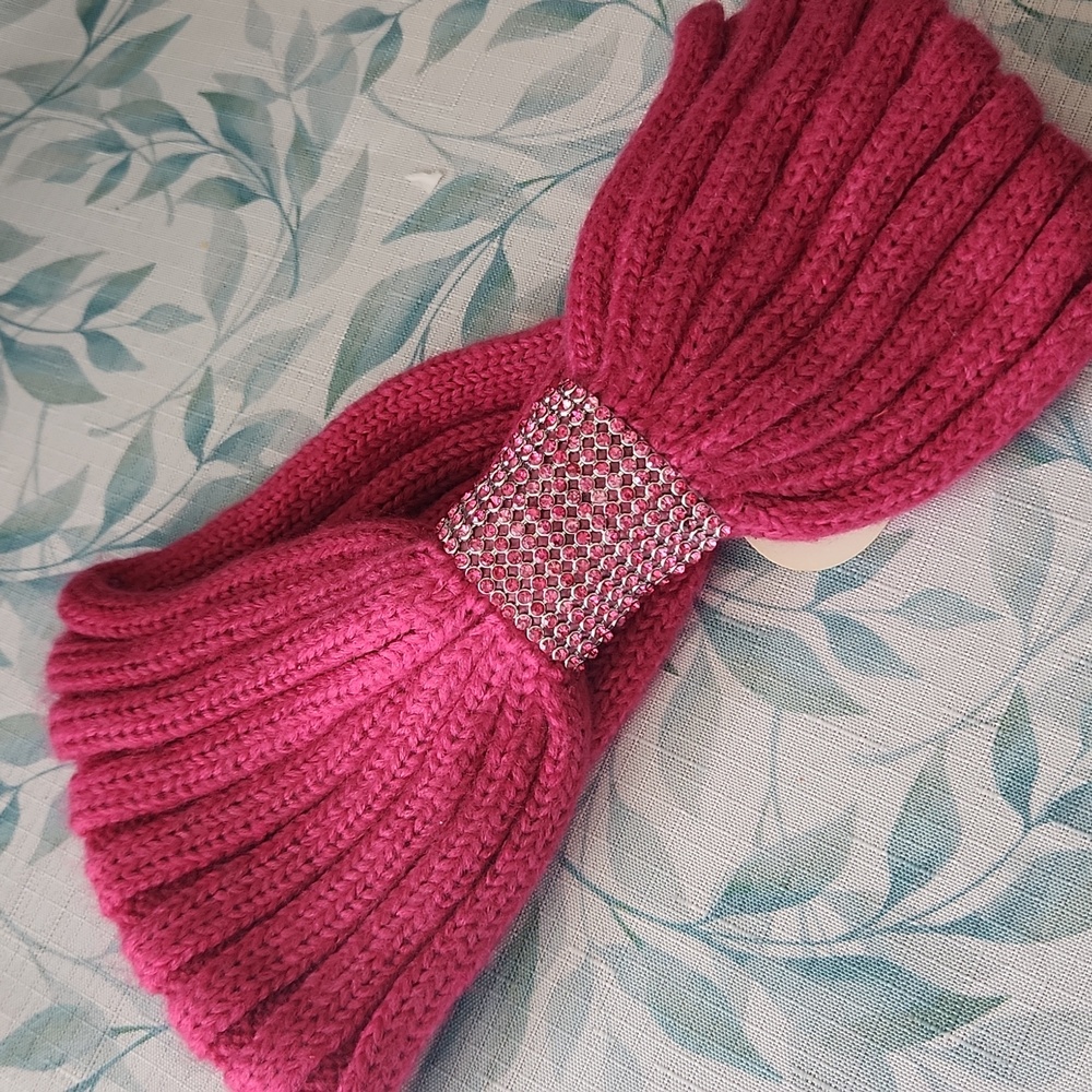 Fun knitted headband that keeps your ears warm in winter!!